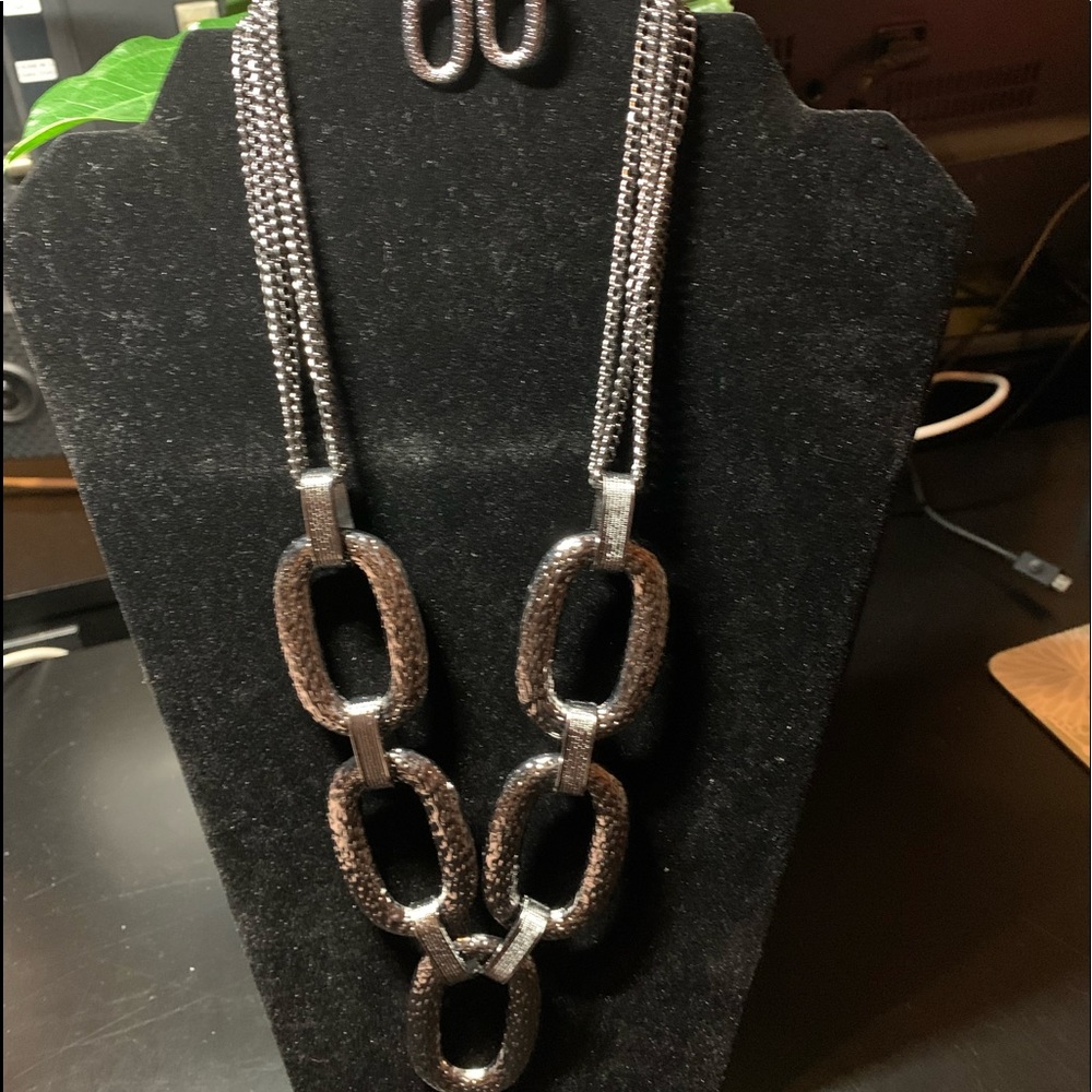 Jewelry - Picture 2 of 6